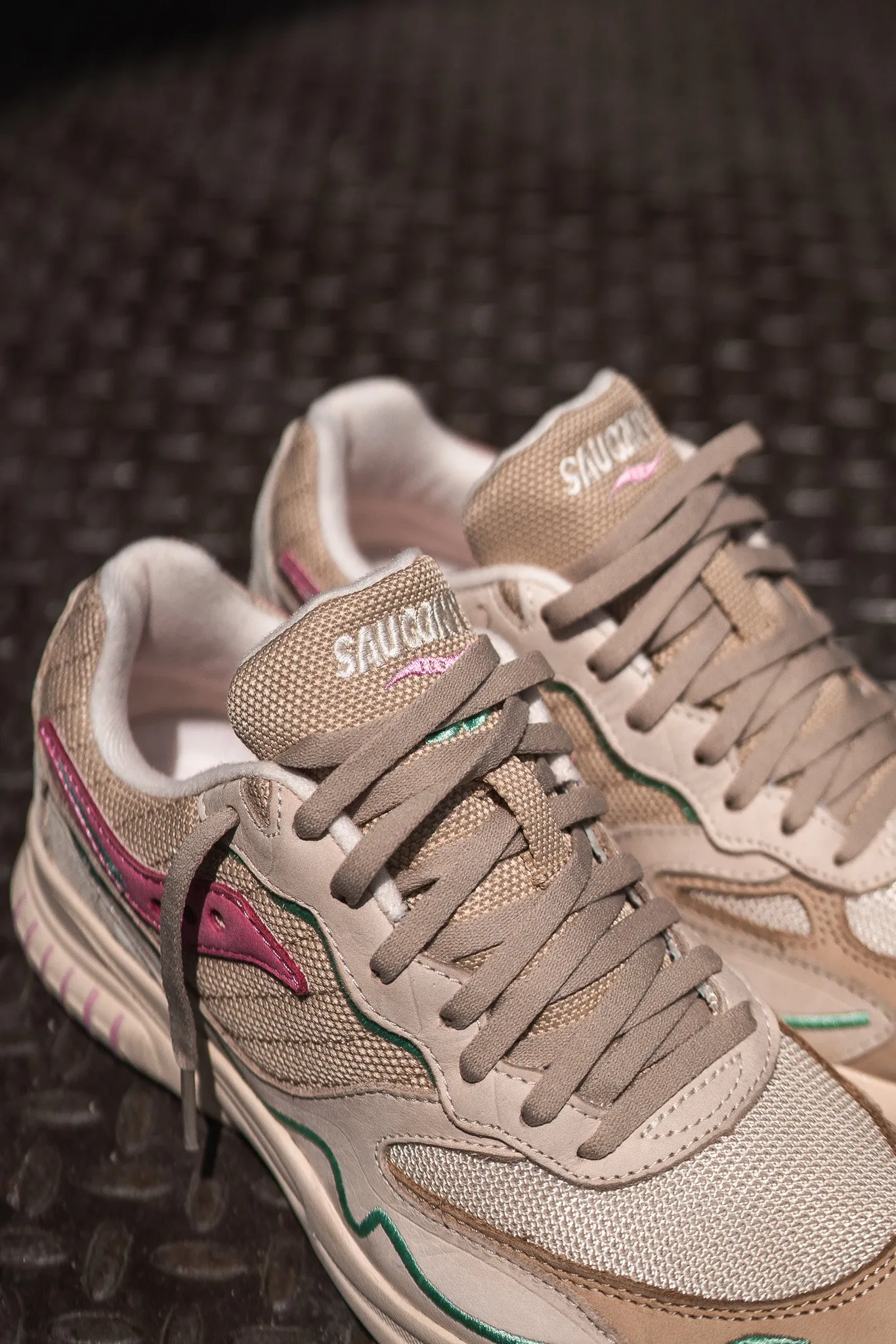 Saucony 3D Grid Hurricane (Cream/Pink)