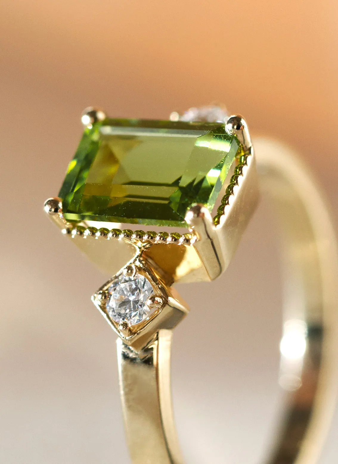 Ylva diamond peridot ring 14k gold